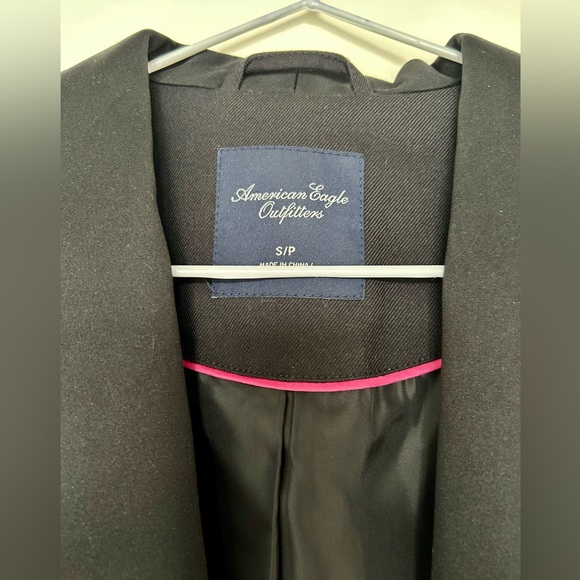 American Eagle Women’s Blazer! - Picture 3 of 3